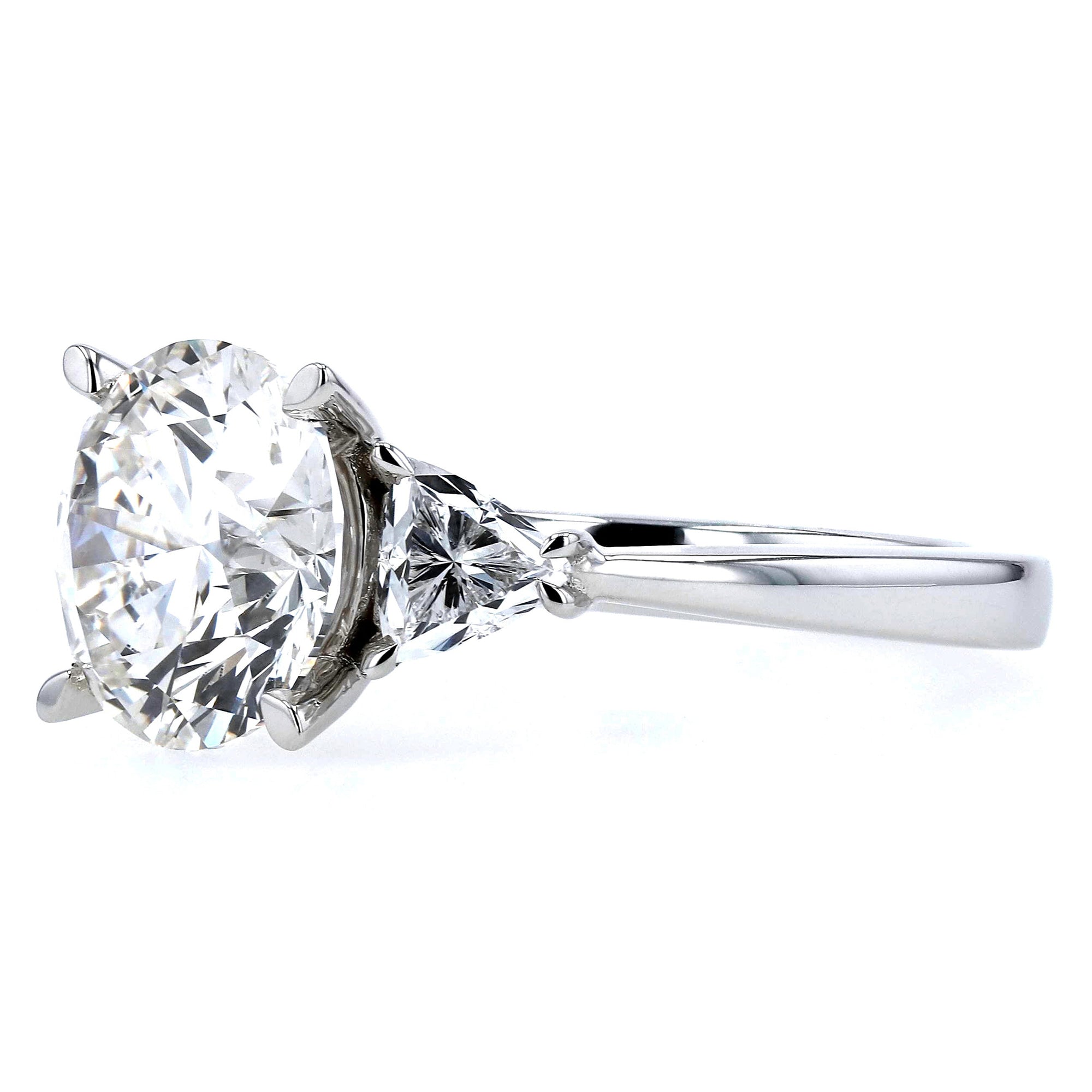 Round & Trilliant Engagement Ring 4Ct