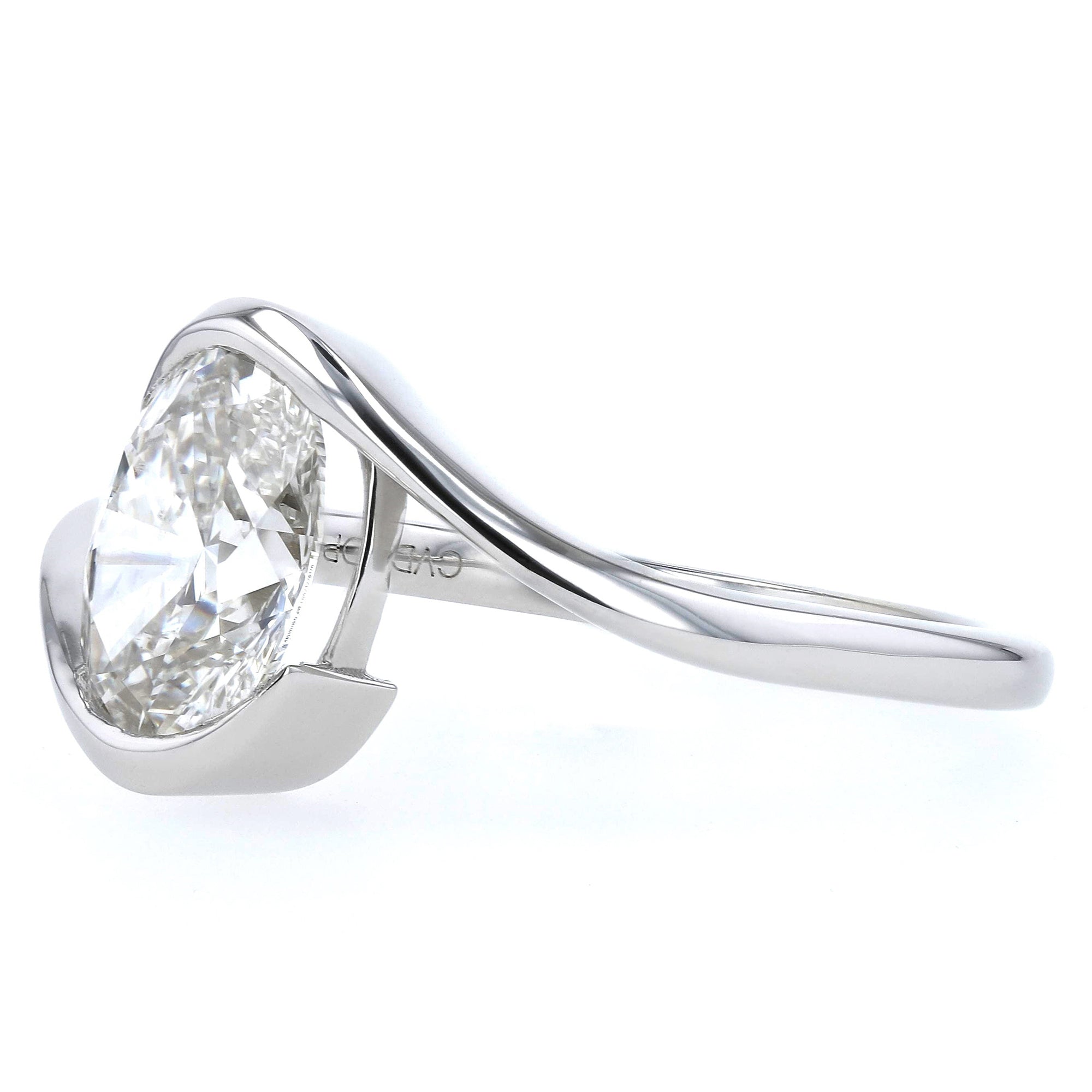 Oval Rounded Spiral Design Ring 2Ct
