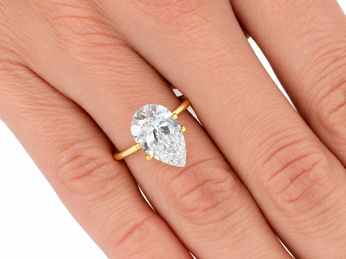 4 CT Pear Cut- Color F, VVS2 Clarity
