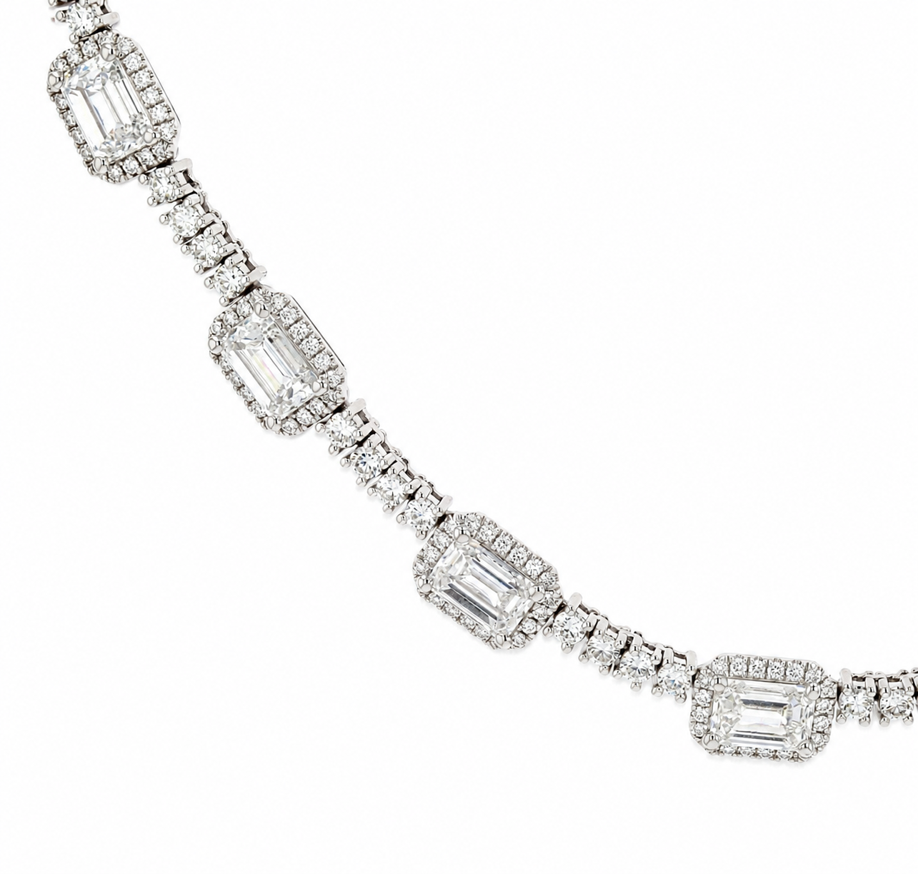 The Emerald Éclat Diamond Necklace