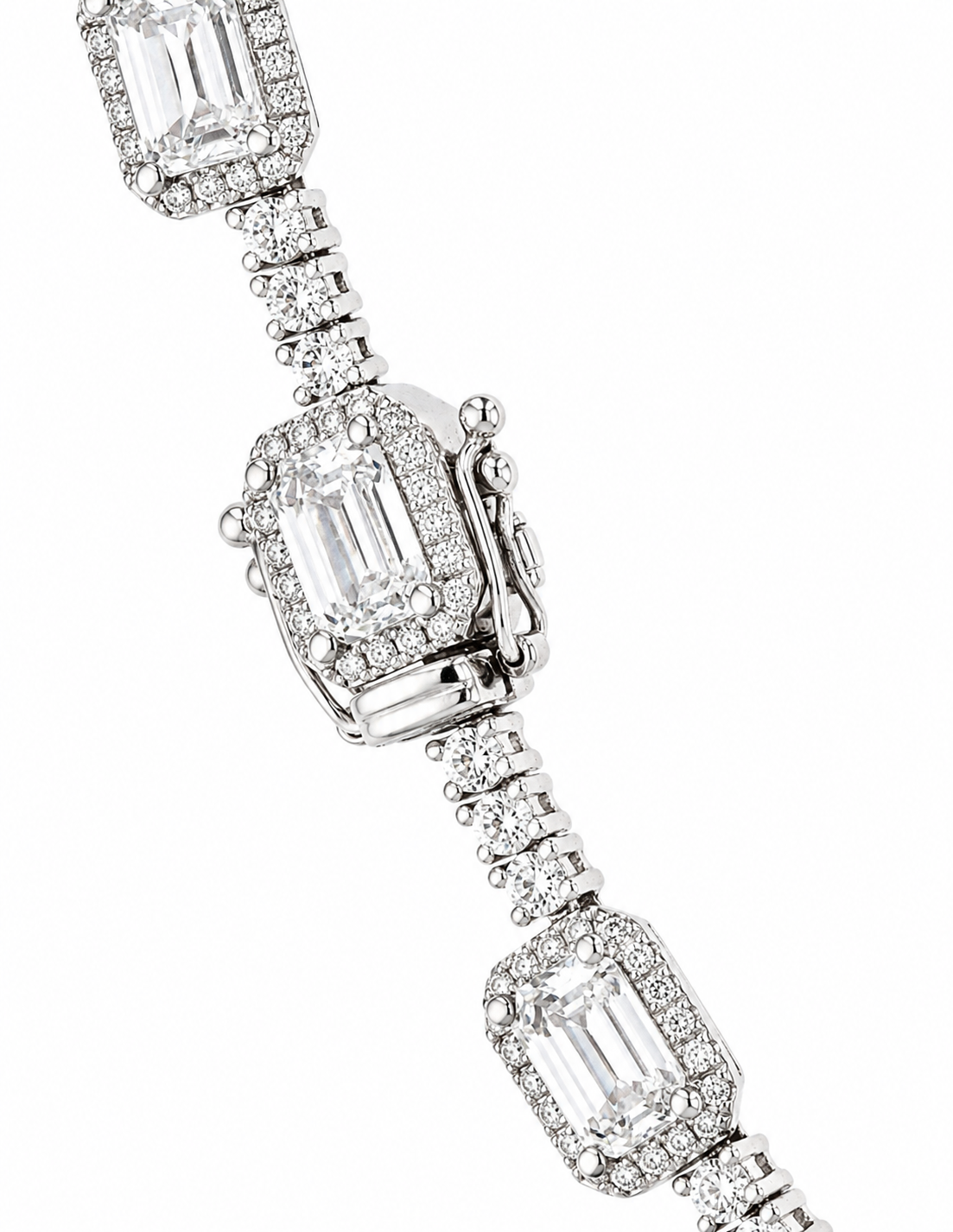 The Emerald Éclat Diamond Necklace